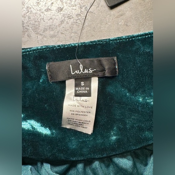 Lulus Festive Find Emerald Green Crushed Velvet Twist-Front Crop Top size Small - Picture 8 of 11